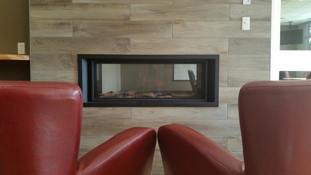 מלון Super 8 By Wyndham Mont Laurier מראה חיצוני תמונה