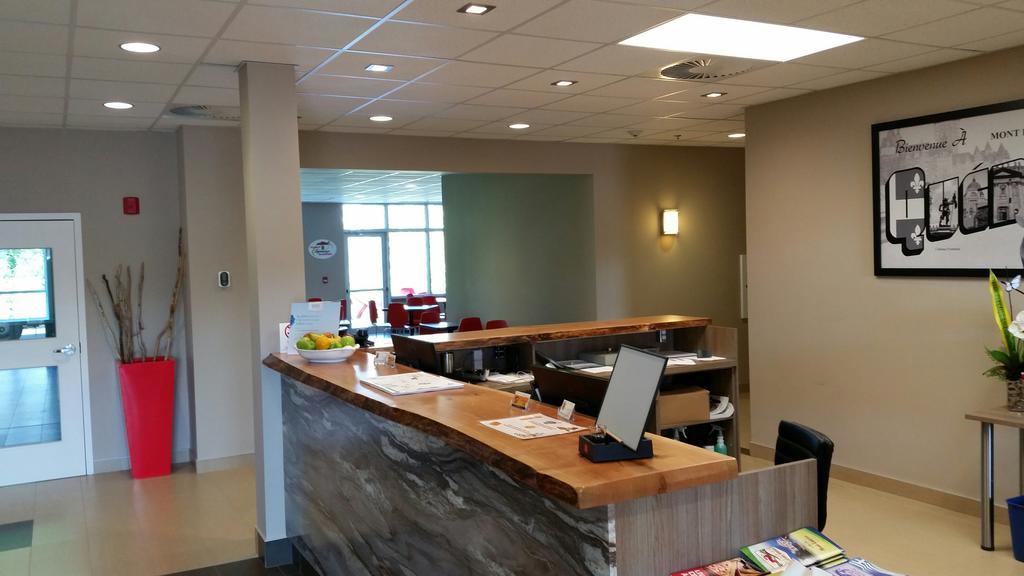 מלון Super 8 By Wyndham Mont Laurier מראה חיצוני תמונה