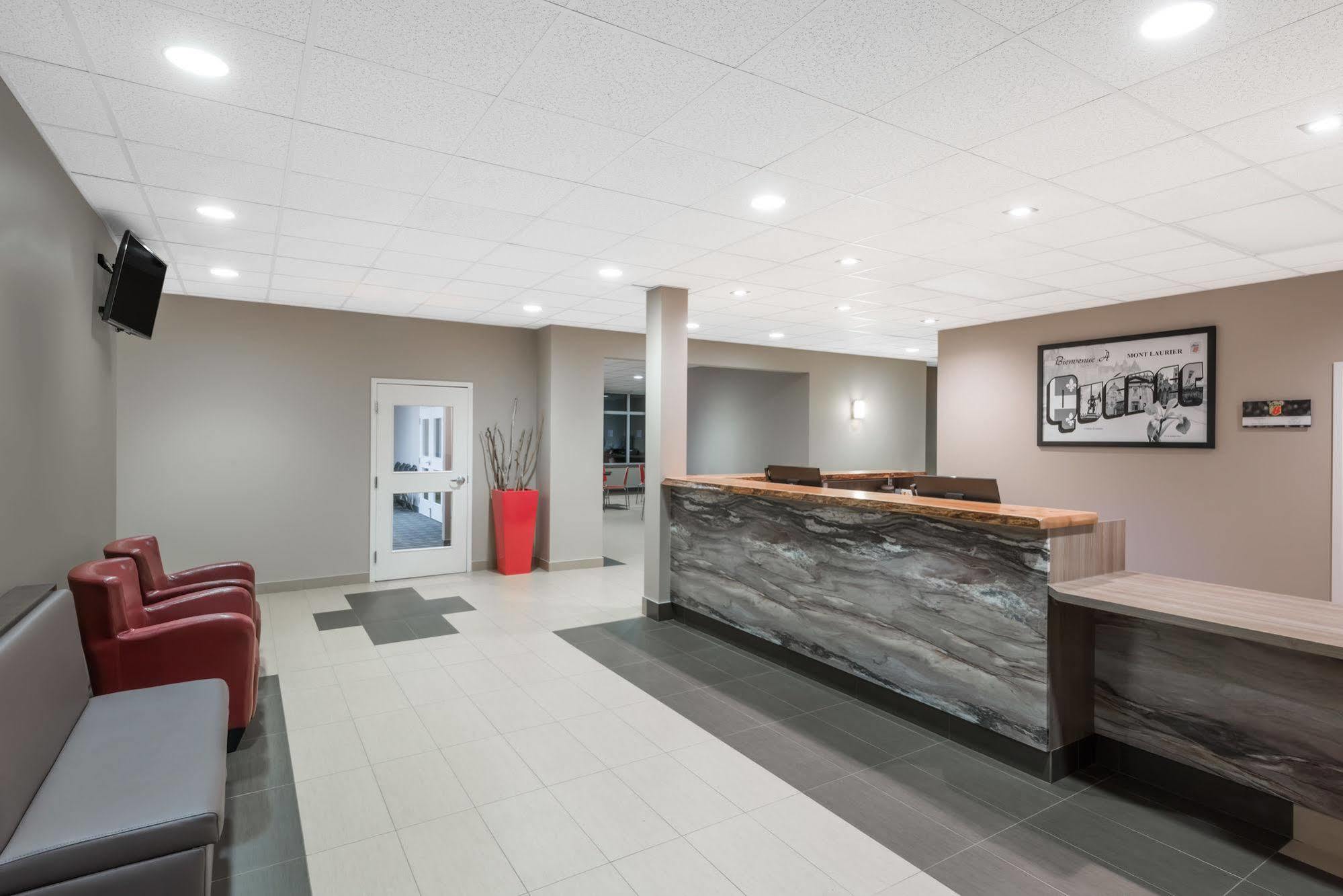מלון Super 8 By Wyndham Mont Laurier מראה חיצוני תמונה