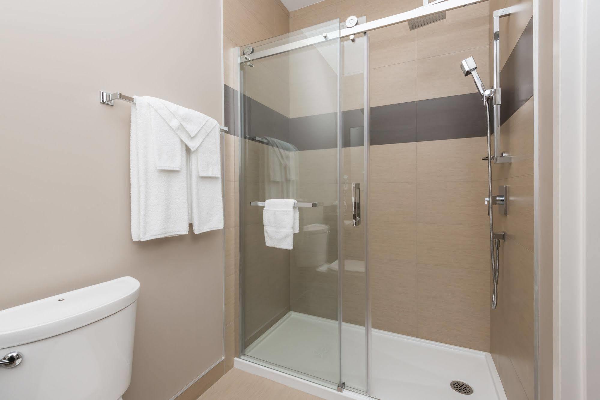 מלון Super 8 By Wyndham Mont Laurier מראה חיצוני תמונה