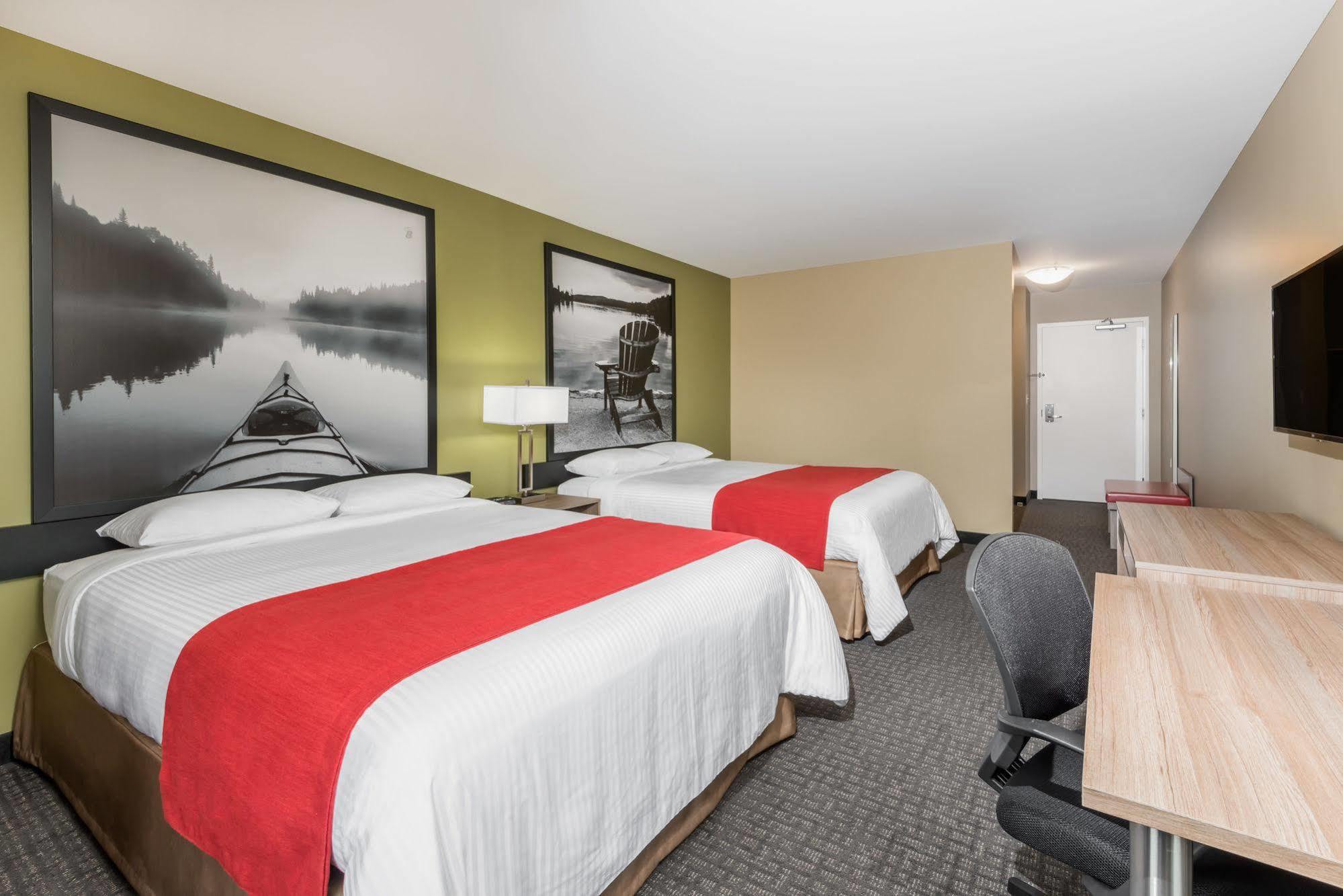 מלון Super 8 By Wyndham Mont Laurier מראה חיצוני תמונה