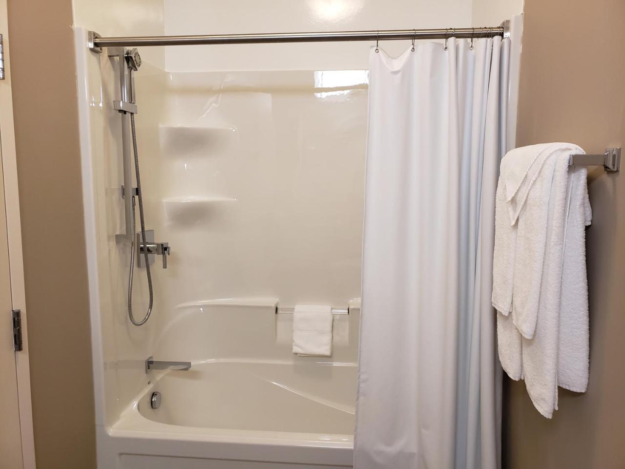 מלון Super 8 By Wyndham Mont Laurier מראה חיצוני תמונה